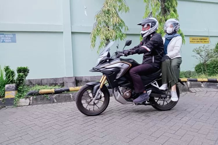 Tips Ala Honda Istimewa, Tips #Cari_Aman Bonceng Menyamping