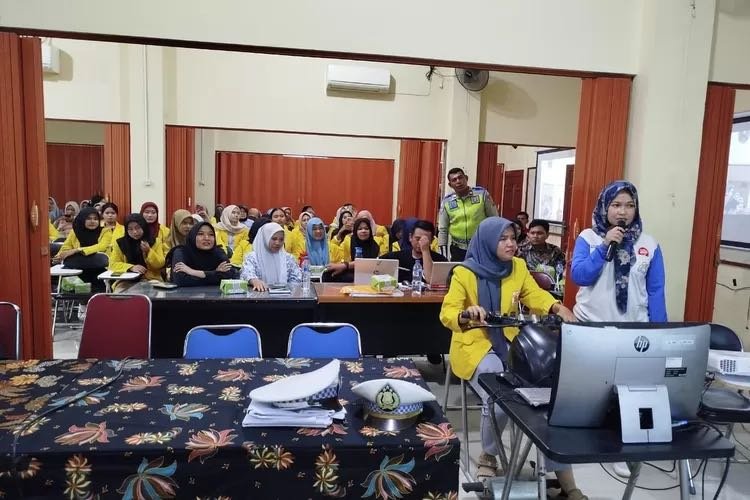 Ribuan Kartini Masa Kini Belajar Safety Riding dengan Berbagai Simulasi Berkendara