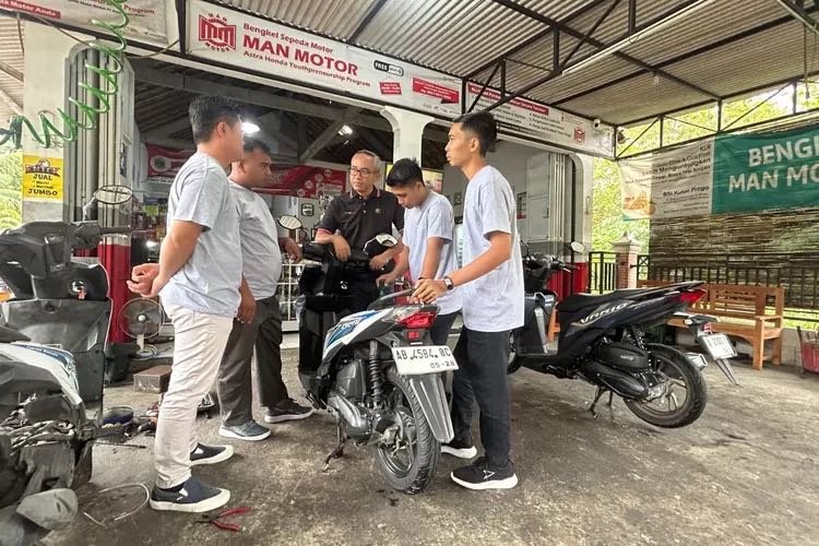 Dorong Ekonomi dan Lapangan Kerja Baru, Yayasan AHM Latih Puluhan UMKM Bengkel Sepeda Motor