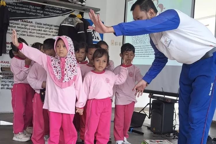 Tips Ala Honda Istimewa, Ini Panduan Berkendara Berboncengan Dengan Anak