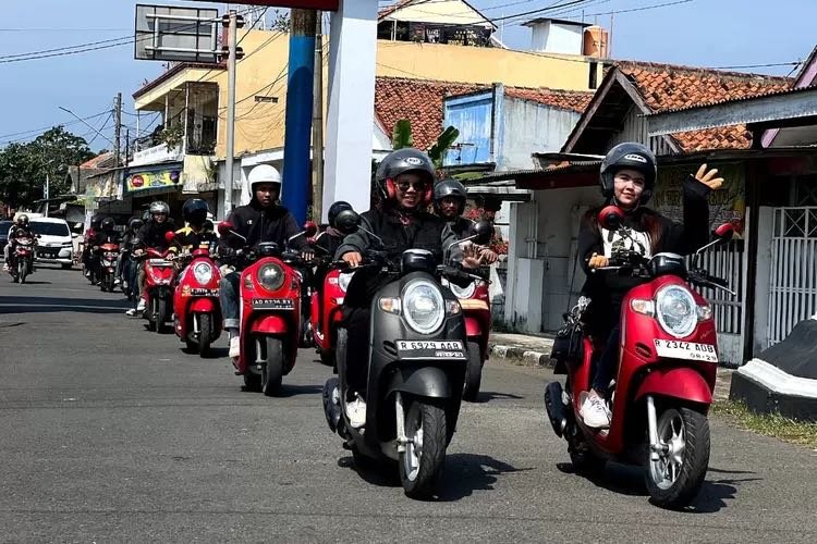 Jelajahi Kreativitas Lokal dengan Cangkang Laut, Astra Motor Yogyakarta Gelar City Rolling Bersama Honda Scoopy di Cilacap
