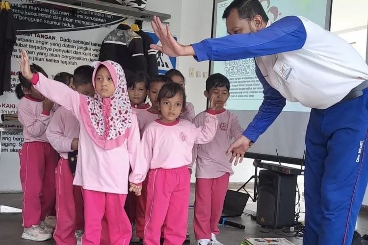 Tips Ala Honda Istimewa, Ini Panduan Berkendara Berboncengan Dengan Anak