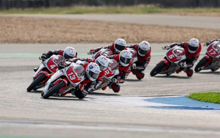 Melaju Kencang, Pebalap Binaan Astra Honda Kibarkan Merah Putih di Thailand dan Italia
