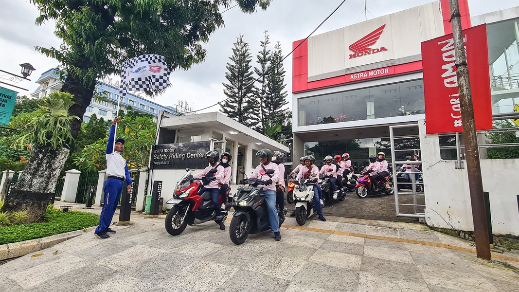 Pecinta Skutik Premium Seruan Bareng Honda Romantic Matic