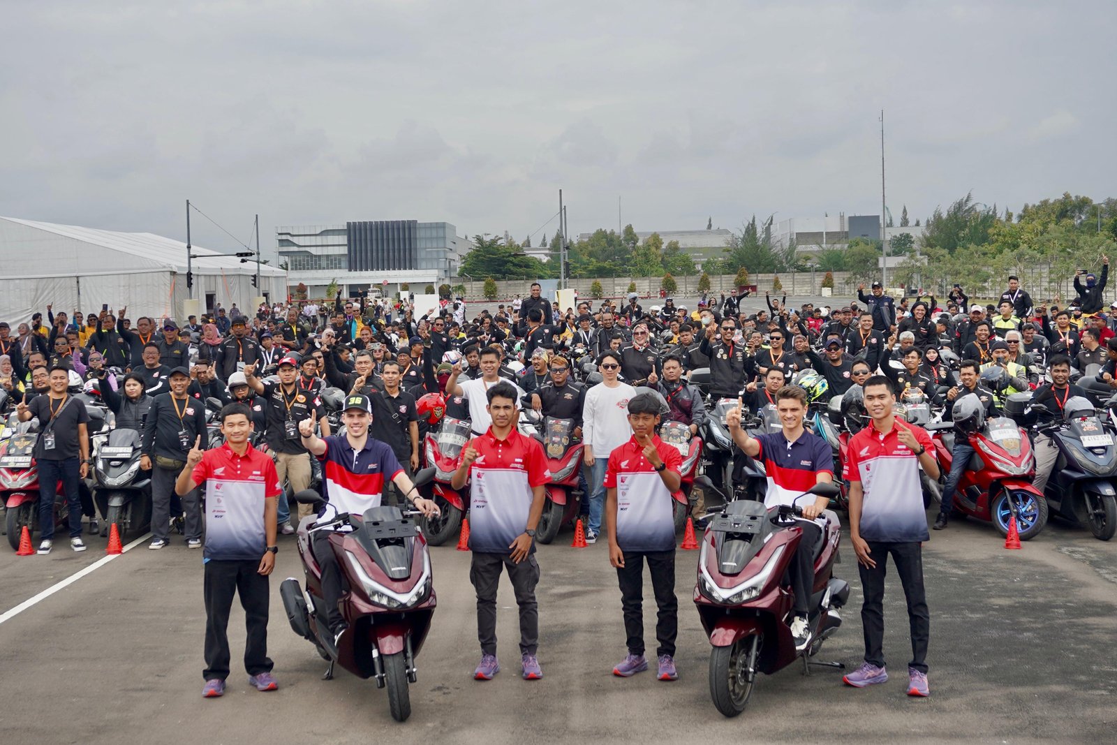 Berkah Punya PCX, 500 Bikers Honda Ditemui Pebalap MotoGP