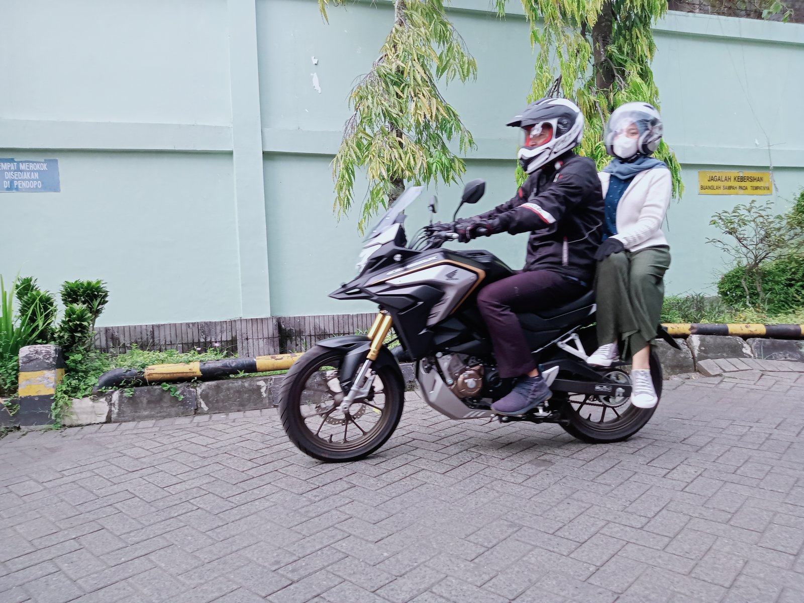 Tips Ala Honda Istimewa Tips Cari Aman Bonceng Menyamping