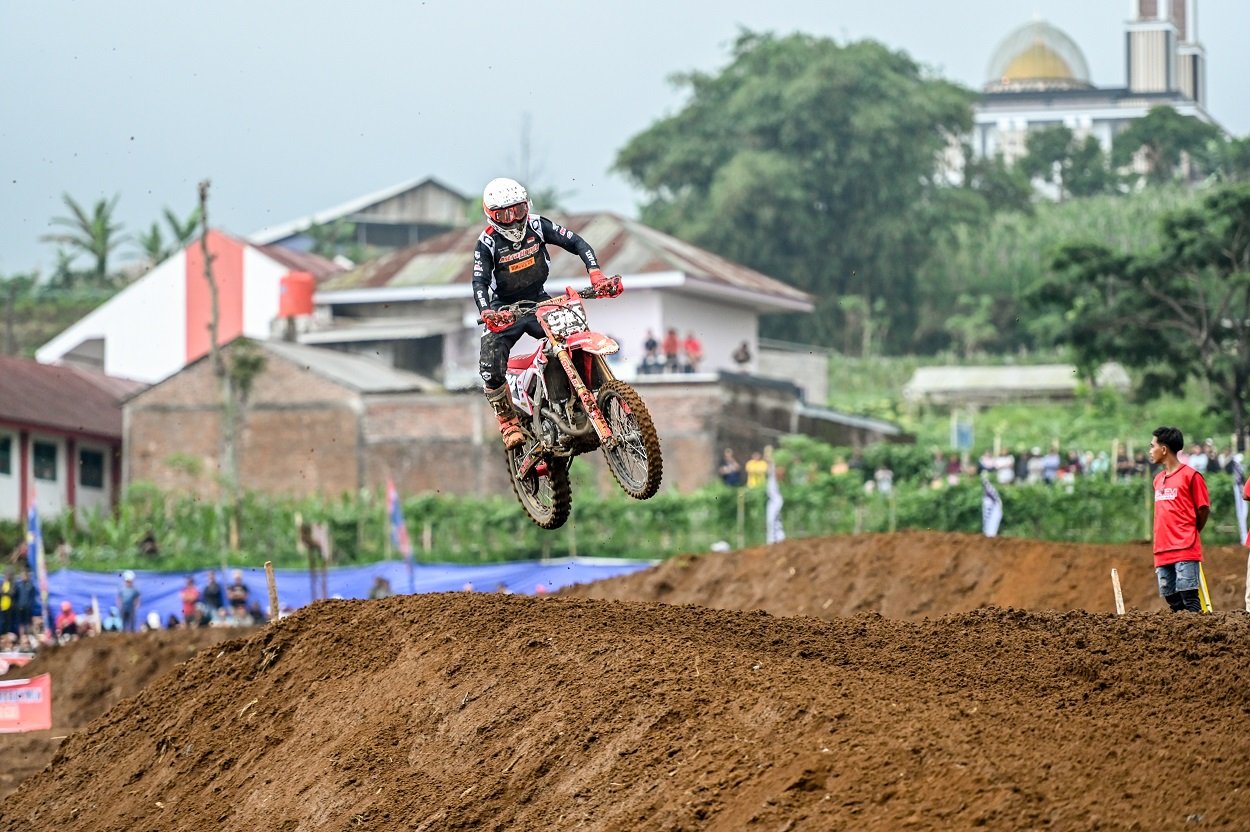 Tekad Arsenio Bawa Astra Honda Juarai Kejurnas Motocross 2025