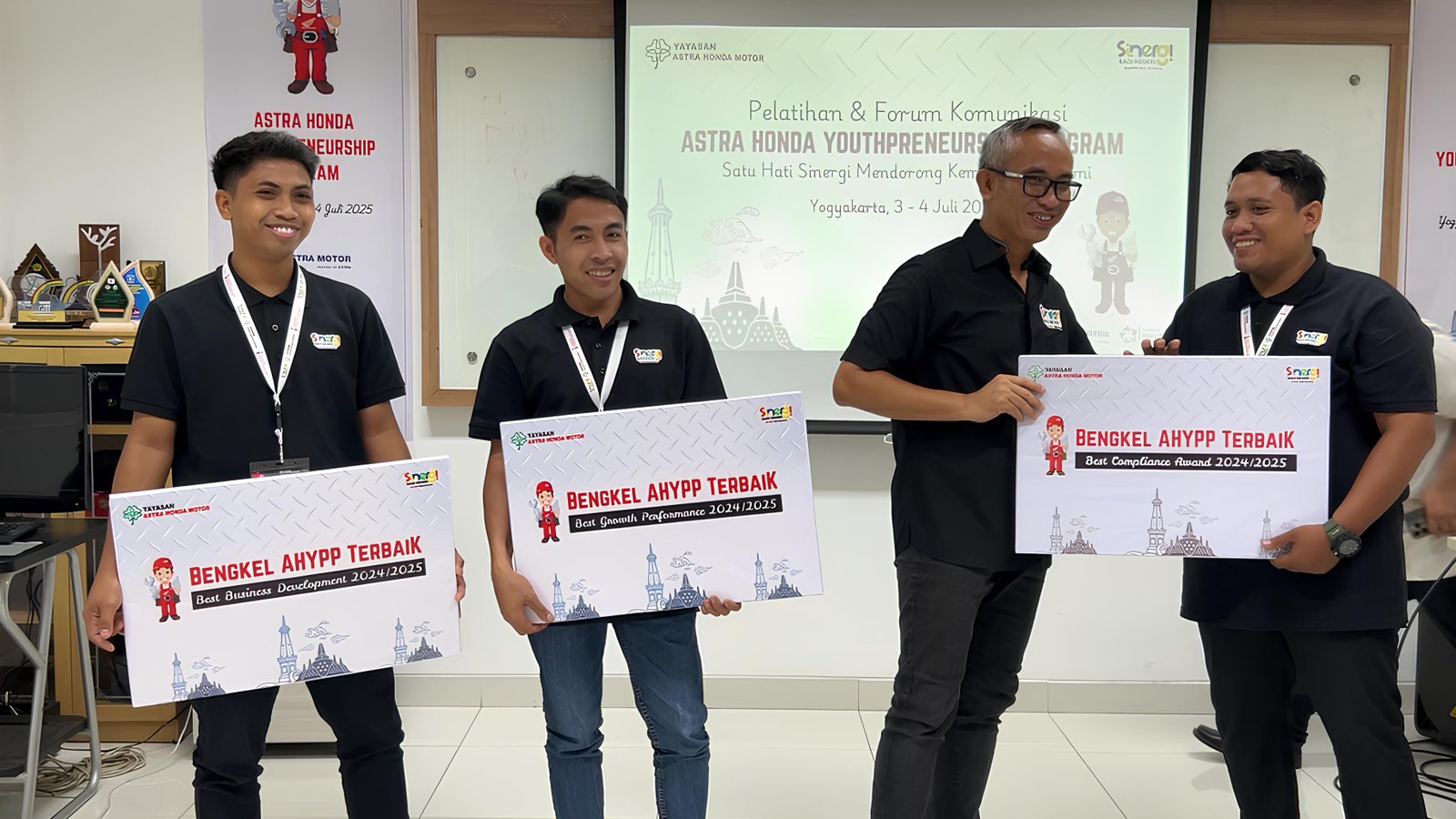 Dorong Ekonomi dan Lapangan Kerja Baru, Yayasan AHM Latih Puluhan UMKM Bengkel Sepeda Motor