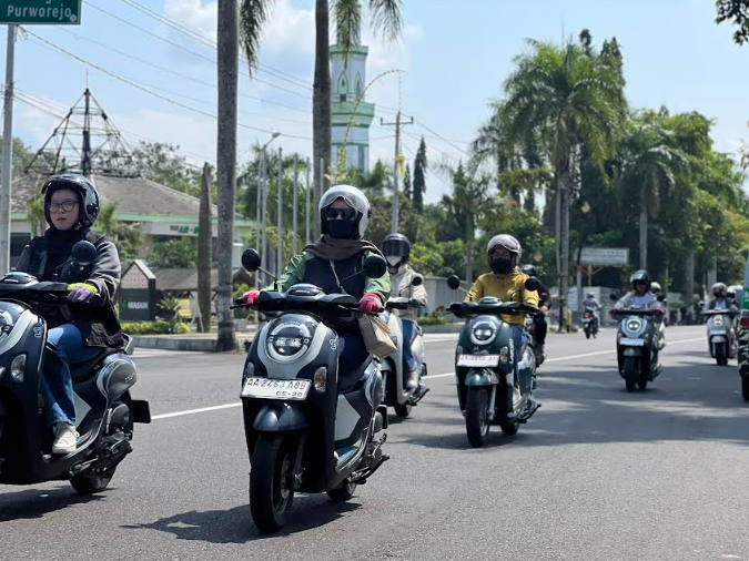 Astra Motor Yogyakarta Ajak Bikers Berkreasi Bersama Pengrajin Gerabah di Magelang
