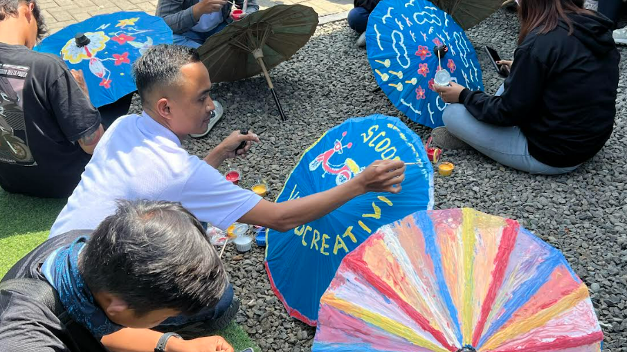 Adu Kreatif Melukis Payung Astra Motor Yogyakarta Ajak Bikers Pecinta Honda Scoopy Banyumas