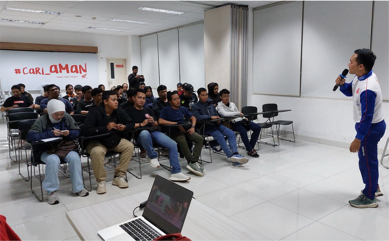 Puluhan Bikers Vario 125 Nikmati Sensasi Night Ride di Yogyakarta