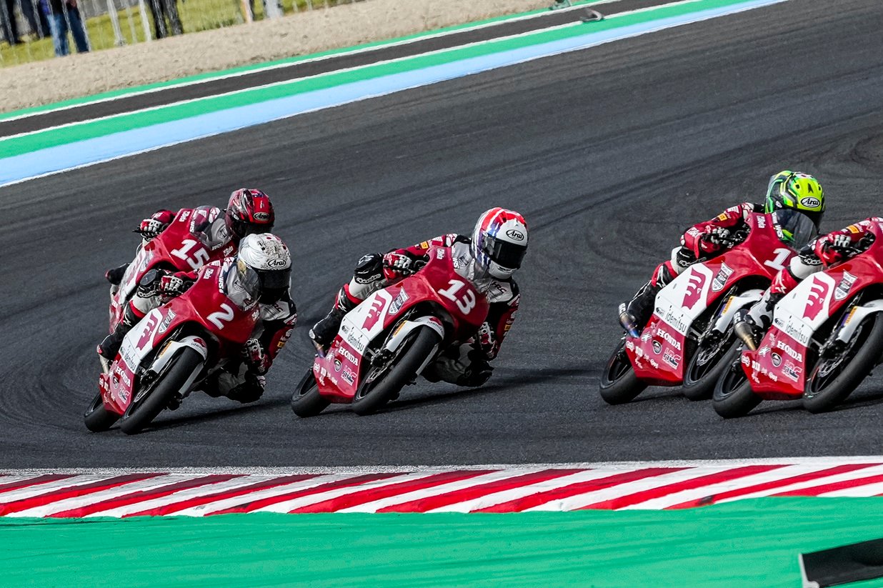 Tembus Top 3 Klasemen, Pebalap Astra Honda Tampil Kencang di IATC Motegi