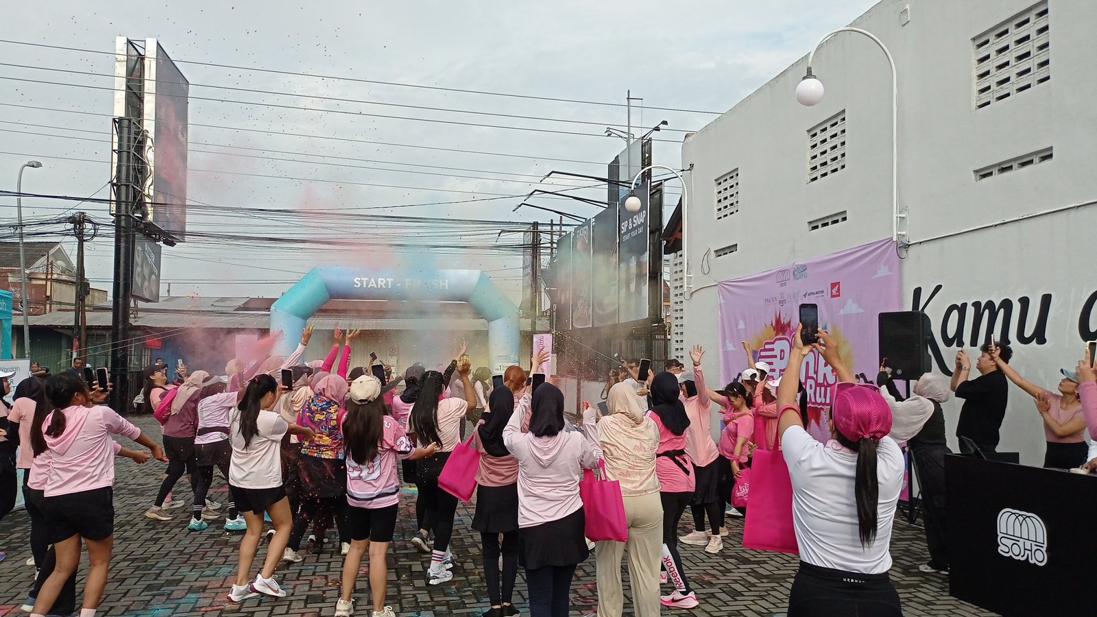 Pink Party Run, Meriahkan Hari Kasih Sayang di Yogyakarta