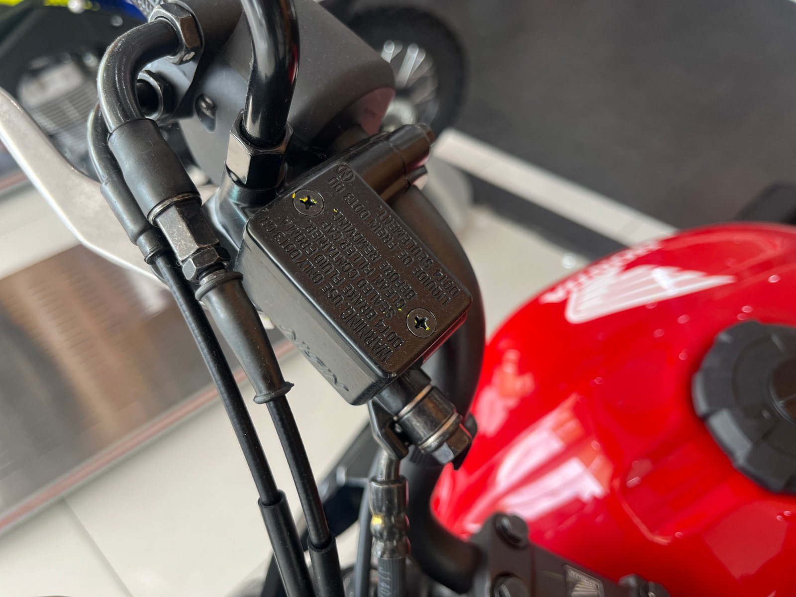 Kenali Manfaat Ganti Minyak Rem Motor